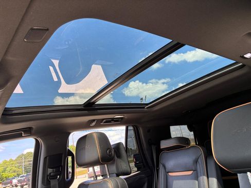 Used 2021 GMC Yukon AT4 w/ Rear Media and Nav Package AWD/4WD image 12