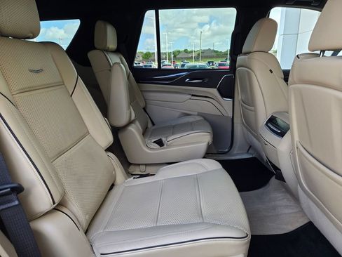 Used 2023 Cadillac Escalade Premium Luxury w/ Performance Package AWD/4WD image 27
