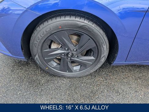 Used 2023 Hyundai Elantra SEL w/ Preferred Accessory Package FWD image 10