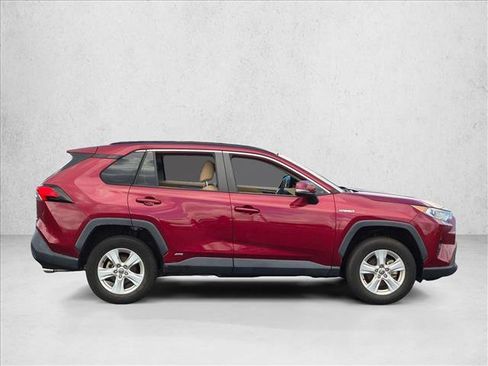 Used 2021 Toyota RAV4 XLE AWD/4WD image 4