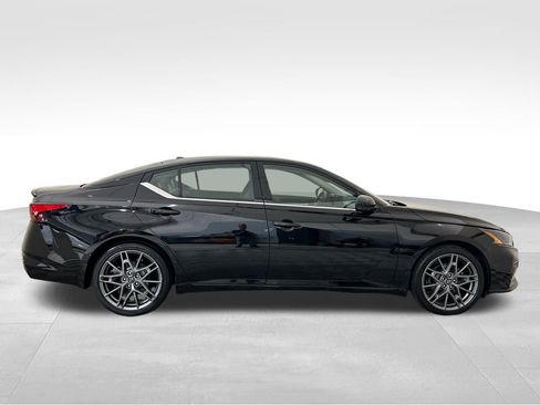 Used 2023 Nissan Altima 2.0 SR FWD image 7