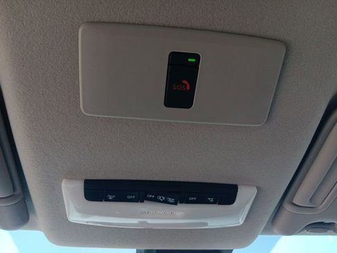 New 2025 Nissan Versa SR w/ Trunk Package image 19