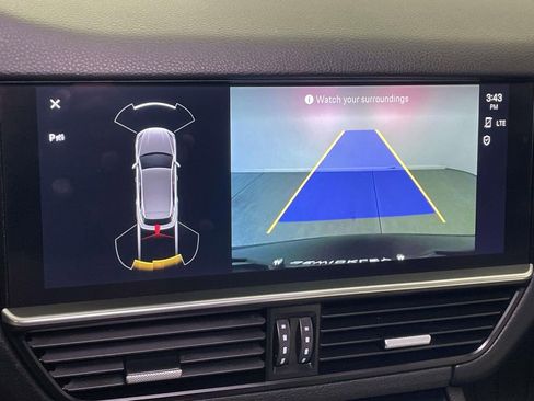 Used 2023 Porsche Cayenne Platinum Edition image 32