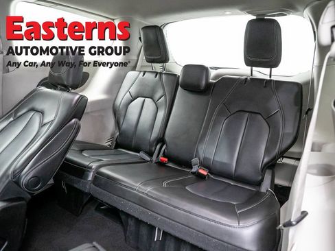 Used 2023 Chrysler Pacifica Touring-L FWD image 26