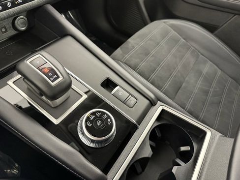 Used 2024 Mitsubishi Outlander SE image 23