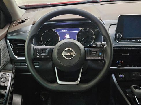 Used 2022 Nissan Rogue SV image 19