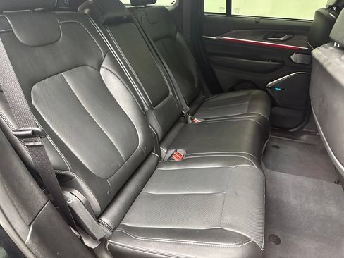 Used 2023 Jeep Grand Cherokee Overland w/ Adv Protech Group III AWD/4WD image 22