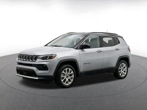 Used 2025 Jeep Compass Limited AWD/4WD image 3