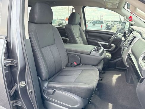 Used 2017 Nissan Titan SV image 24