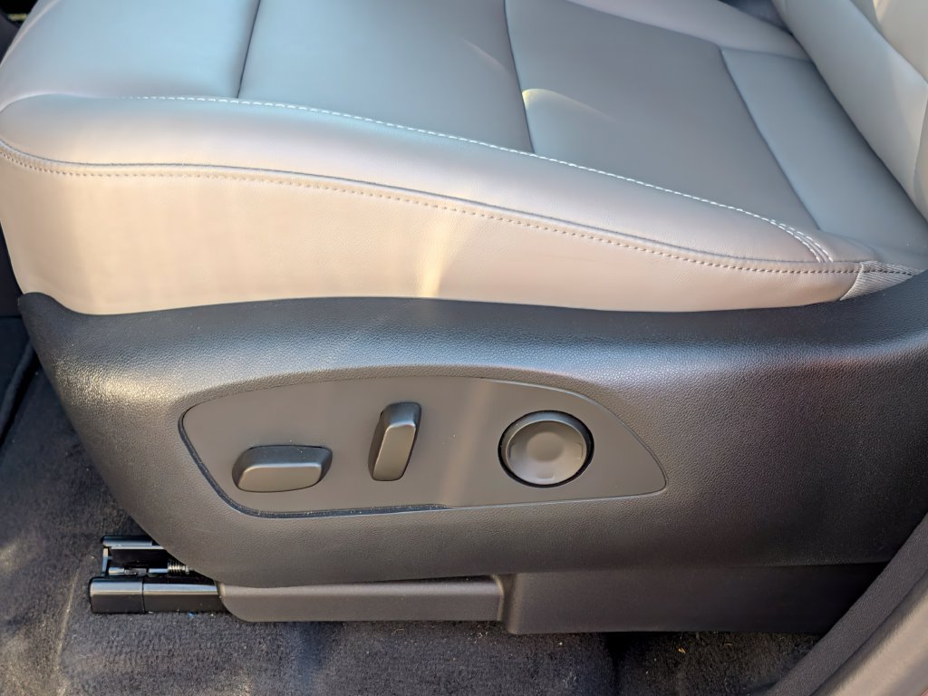 Used 2024 GMC Acadia Elevation FWD image 13
