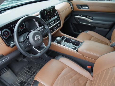 Used 2024 Nissan Pathfinder Platinum AWD/4WD image 10