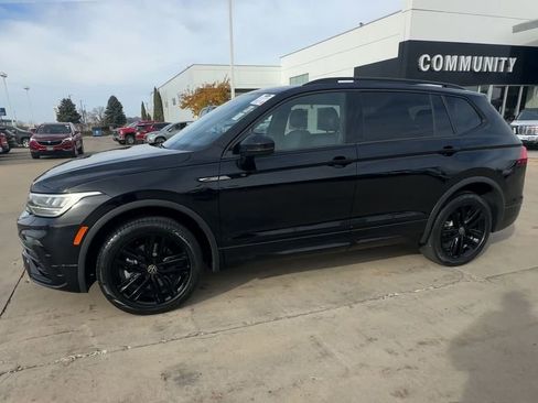 Used 2022 Volkswagen Tiguan SE R-Line image 4