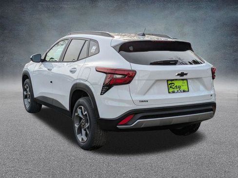 New 2026 Chevrolet Trax LT w/ Driver Confidence Package FWD image 6