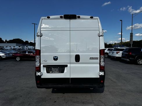 Used 2023 RAM ProMaster 3500 w/ Crew Van Package FWD image 4
