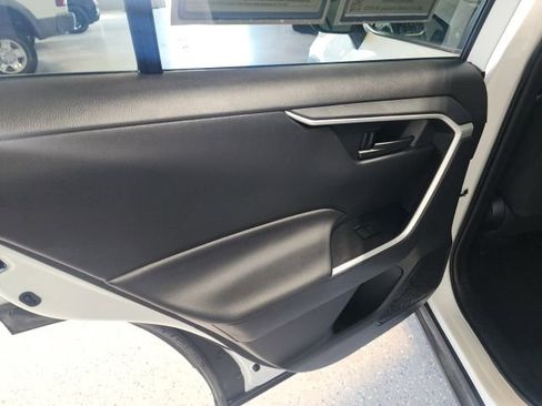 Used 2025 Toyota RAV4 LE AWD/4WD image 12