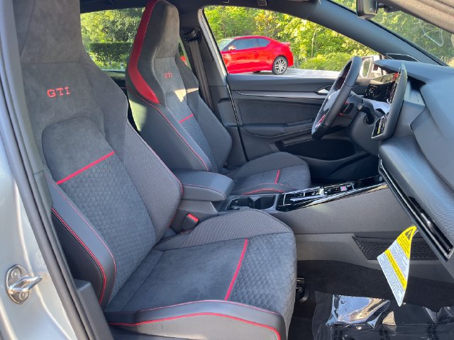 New 2026 Volkswagen GTI SE FWD image 16