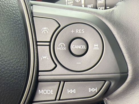 Used 2026 Toyota Corolla Cross XLE FWD image 21