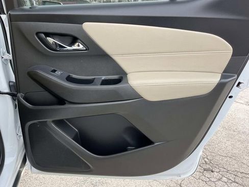 Used 2022 Chevrolet Traverse Premier FWD image 24