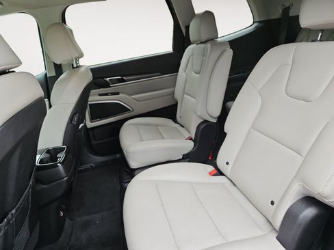 Used 2023 Kia Telluride S FWD image 13