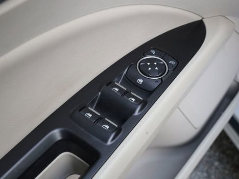 Used 2018 Ford Fusion SE w/ Fusion SE Technology Package FWD image 11