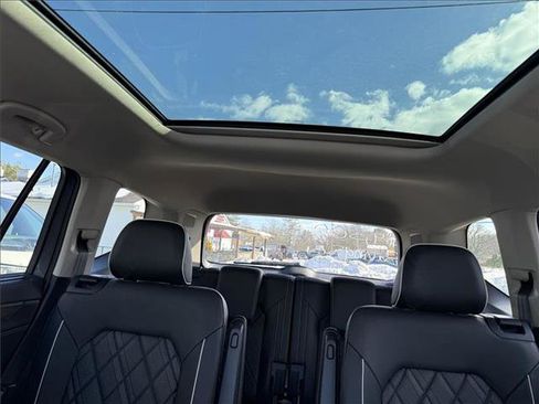 Used 2025 Volkswagen Atlas SEL Premium R-Line image 19