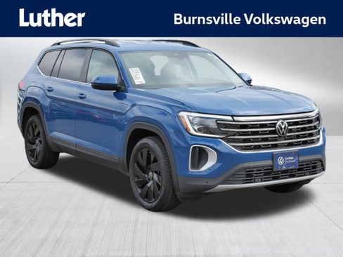 Used 2025 Volkswagen Atlas SE image 1
