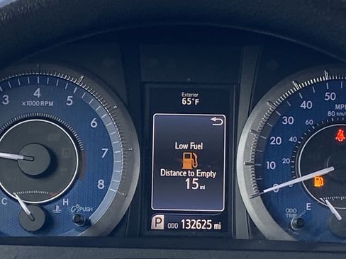 Used 2019 Toyota Sienna LE w/ Carpet Mat Package FWD image 21