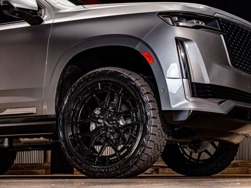 Used 2023 Cadillac Escalade Premium Luxury w/ Performance Package image 12