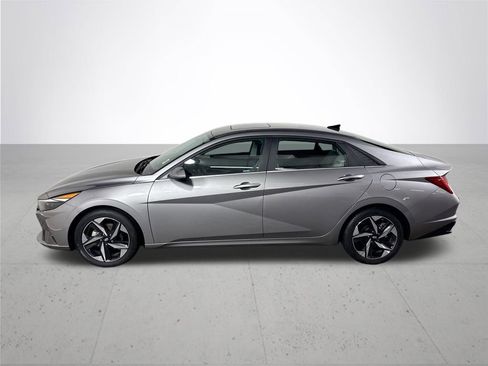 Used 2023 Hyundai Elantra Limited w/ Preferred Accessory Package FWD image 9