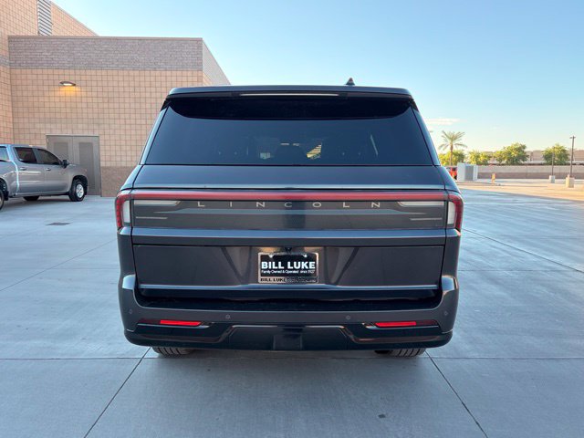 Used 2025 Lincoln Navigator Reserve AWD/4WD image 8