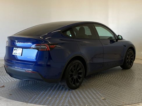 Used 2021 Tesla Model Y Long Range image 8