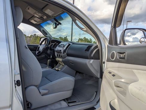 Used 2009 Toyota Tacoma PreRunner image 31