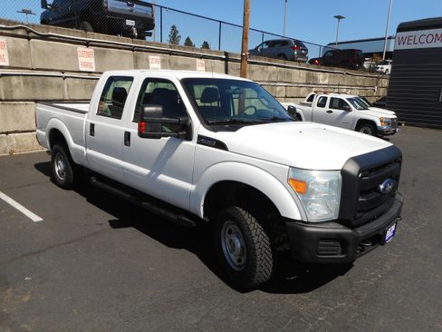 Used 2016 Ford F250 XL w/ Power Equipment Group AWD/4WD image 5
