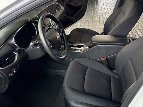 Used 2025 Chevrolet Malibu LT FWD image 9