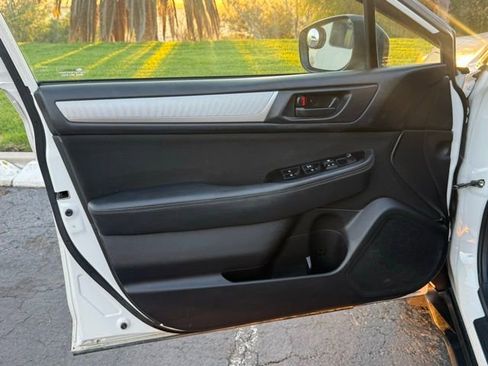 Used 2019 Subaru Outback 2.5i image 7