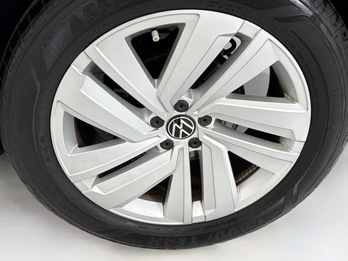 Certified 2023 Volkswagen Atlas Cross Sport SE w/ Panoramic Sunroof Package FWD image 29