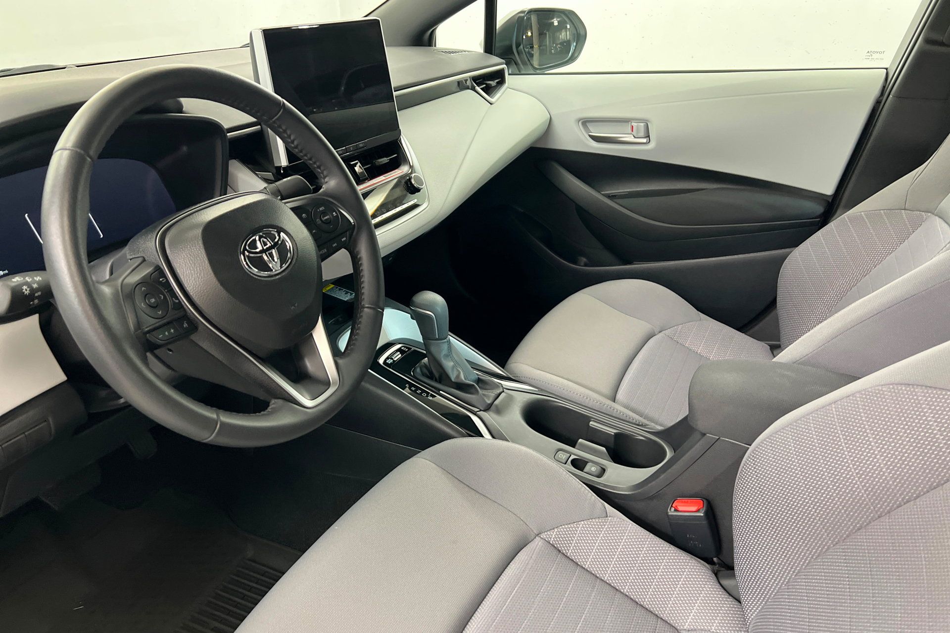 Certified 2026 Toyota Corolla SE w/ SE Package FWD image 16
