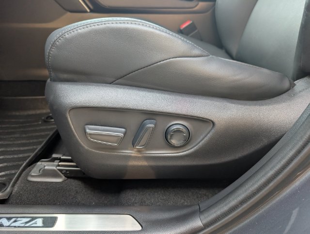 Used 2024 Toyota Venza XLE AWD/4WD image 20