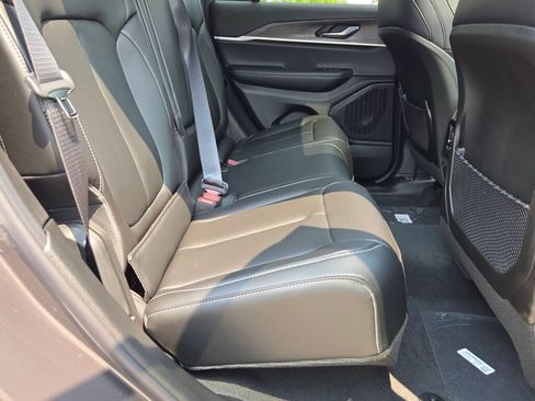 New 2025 Jeep Grand Cherokee Limited image 10