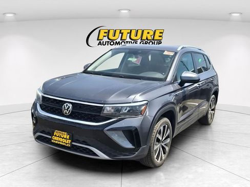 Used 2024 Volkswagen Taos SE FWD image 1