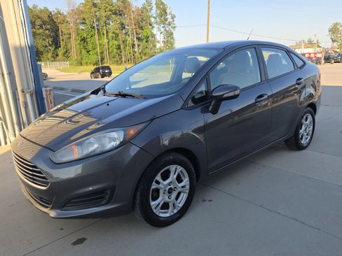 Used 2016 Ford Fiesta SE FWD image 2