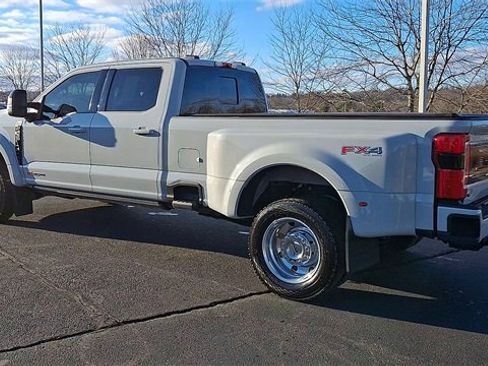 Used 2025 Ford F450 Platinum w/ FX4 Off-Road Package image 6