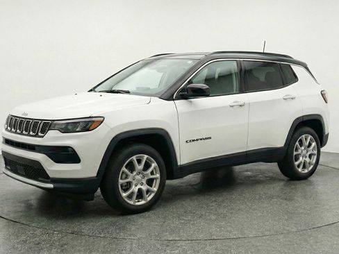 Used 2025 Jeep Compass Limited AWD/4WD image 3