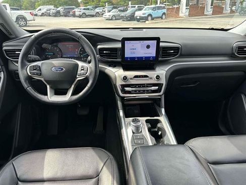 Used 2023 Ford Explorer XLT w/ Equipment Group 202A AWD/4WD image 12
