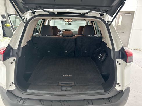 Used 2022 Nissan Rogue SV image 19