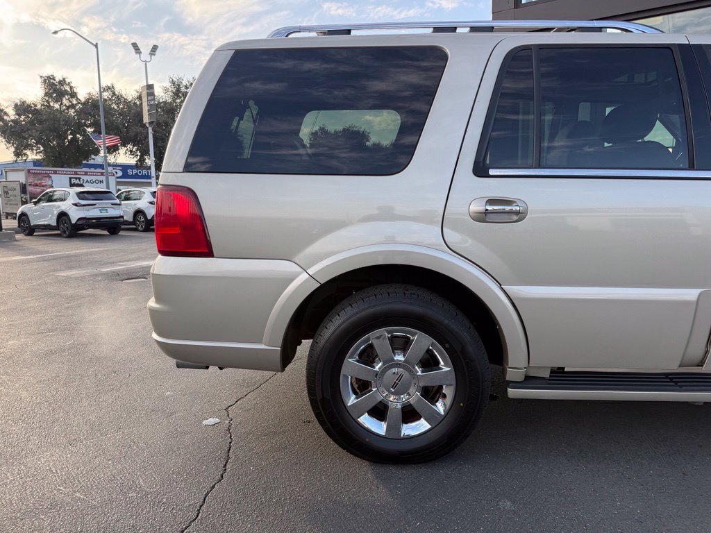 Used 2005 Lincoln Navigator Ultimate AWD/4WD image 14