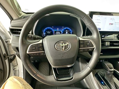 Used 2024 Toyota Highlander Limited AWD/4WD image 11