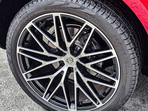Used 2023 Porsche Macan Turbo AWD/4WD image 9