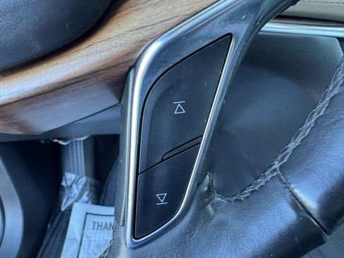 Used 2018 Cadillac XT5 Platinum w/ Driver Assist Package image 17