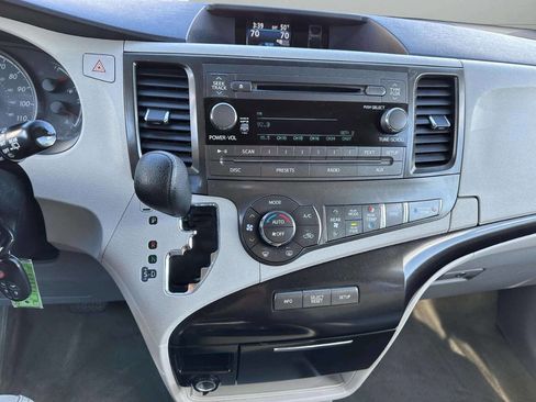 Used 2013 Toyota Sienna LE image 47